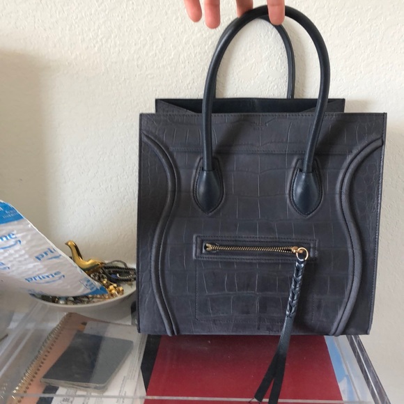Celine Handbags - LIKE NEW! Celine Luggage Tote in Navy.